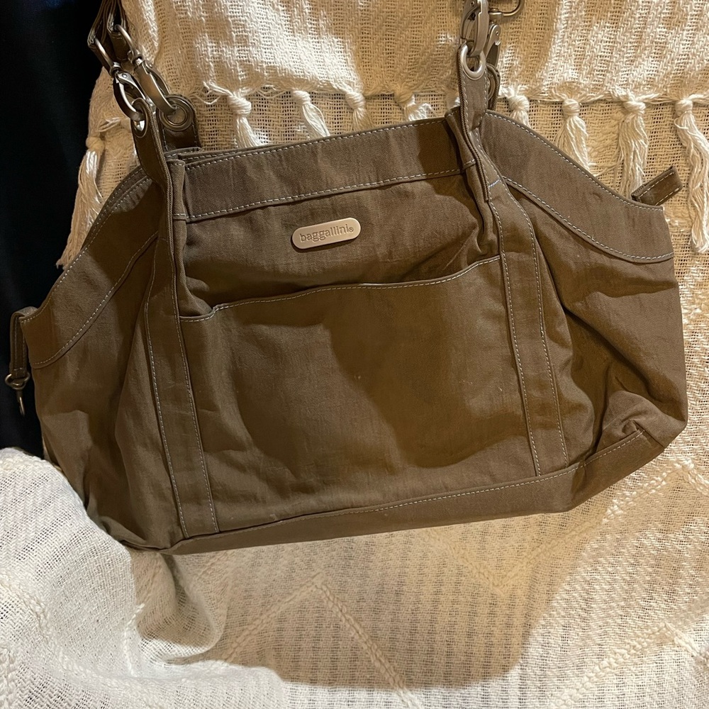 Baggallini- Taupe Baggallini tote